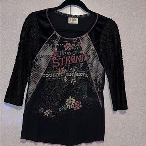 Black Floral Graphic Lace-Sleeve 3/4 Sleeve Top